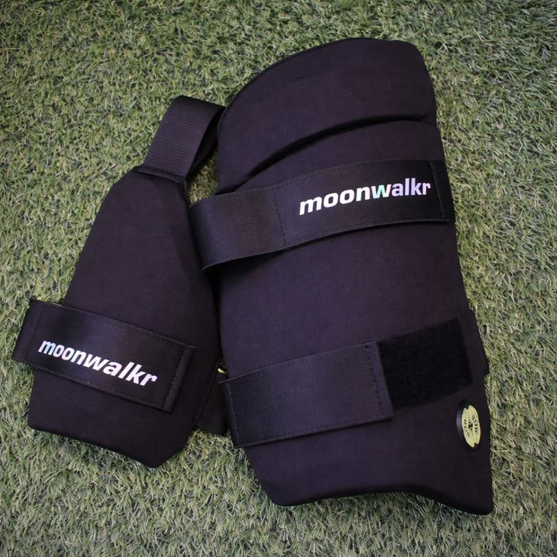 Moonwalkr Thigh guards- RH- Black